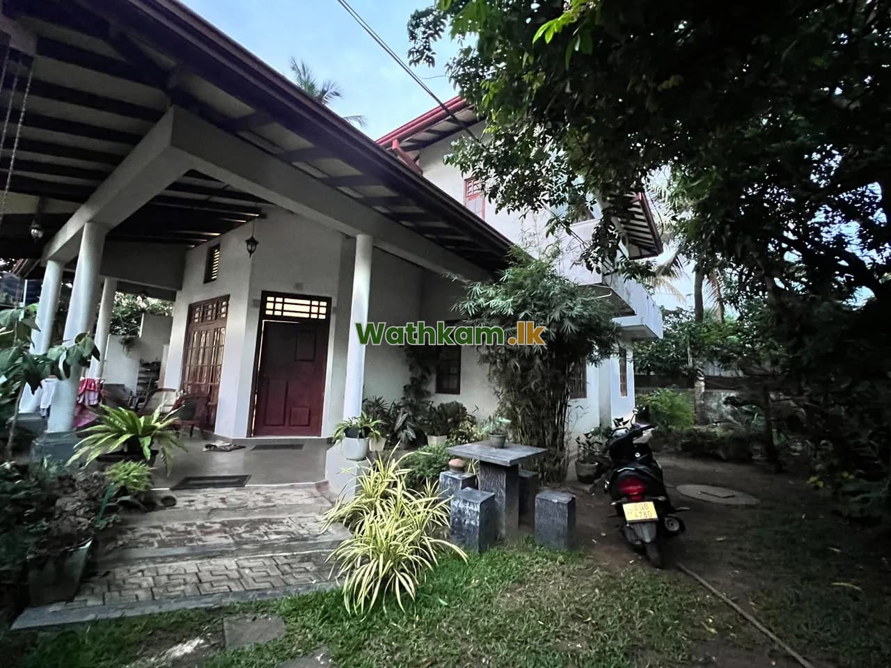 House for sale in Ekala, gampaha - A well-maintained house with a valuable residential property in Ekala, available for sale.